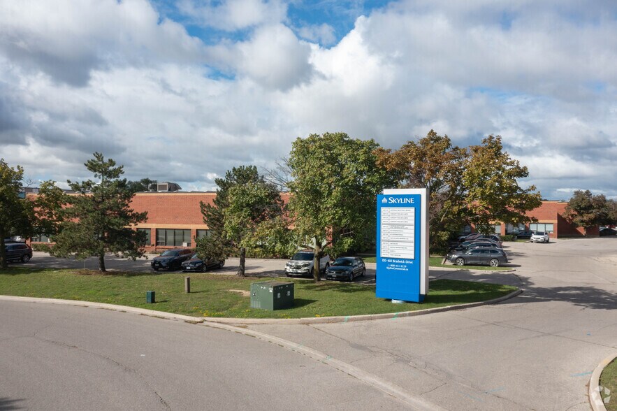 160 Bradwick Dr, Concord, ON à louer - Photo principale – Image 1 sur 7