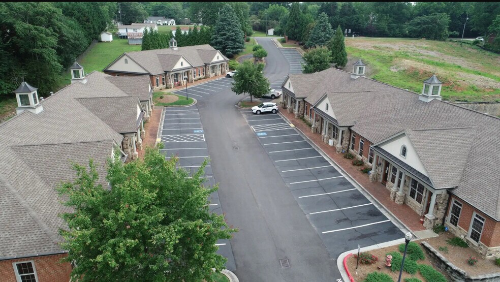 514 W Maple St, Cumming, GA à louer - Photo de l’immeuble – Image 2 sur 6