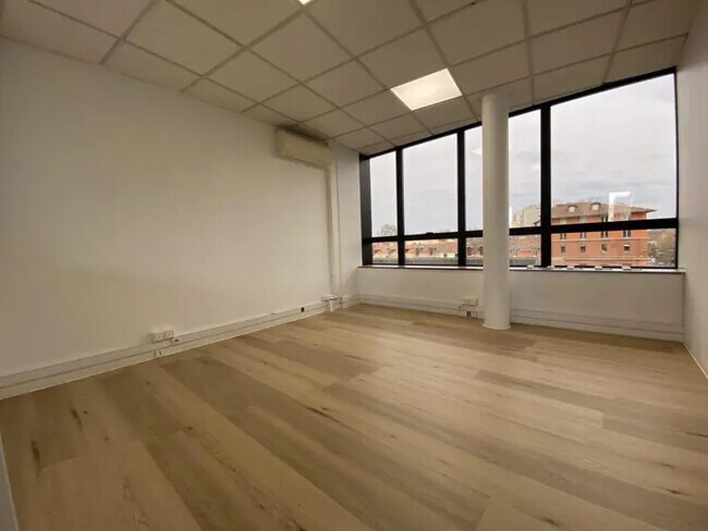 Plus de détails pour 18 Place Roguet, Toulouse - Bureau à louer