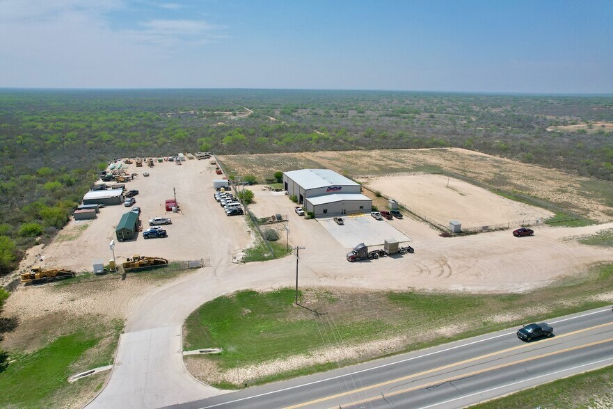 3509 Highway 277, Carrizo Springs, TX à vendre - Photo de l’immeuble – Image 2 sur 12