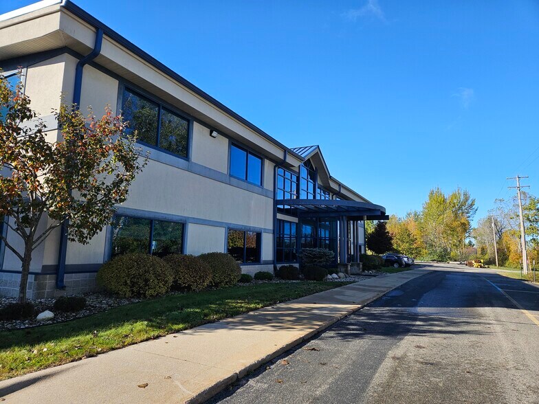 3500 Contractors Dr, Midland, MI à vendre - Photo de l’immeuble – Image 2 sur 32