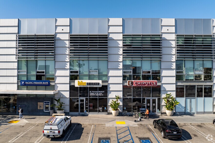 110 S Fairfax Ave, Los Angeles, CA à louer - Photo de l’immeuble – Image 2 sur 13