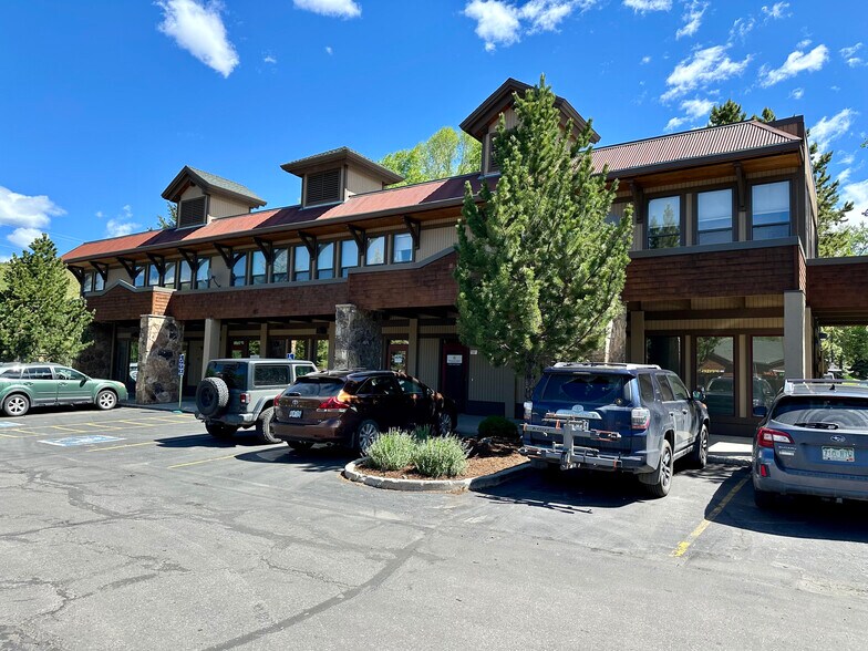 225 Anglers Dr, Steamboat Springs, CO à louer - Photo de l’immeuble – Image 1 sur 12