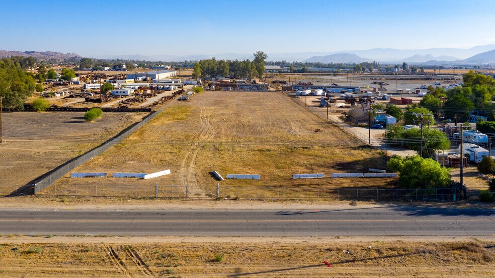 220 Mapes Rd, Perris, CA à vendre - ProVideo LoopNet – Image 2 sur 16
