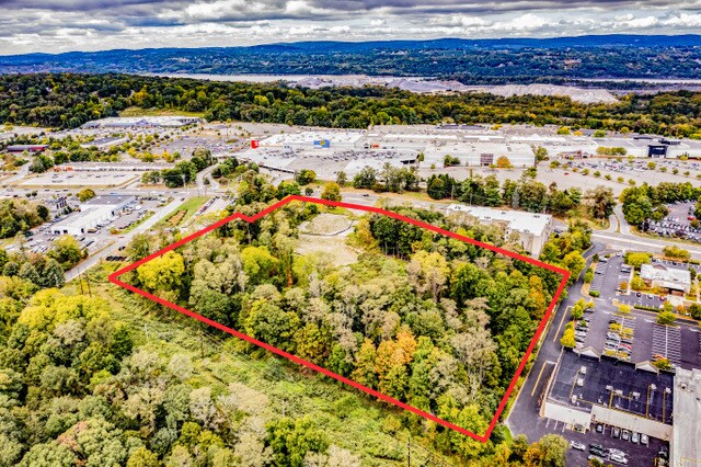 1984 South Rd, Poughkeepsie, NY à vendre Autre– Image 1 sur 16