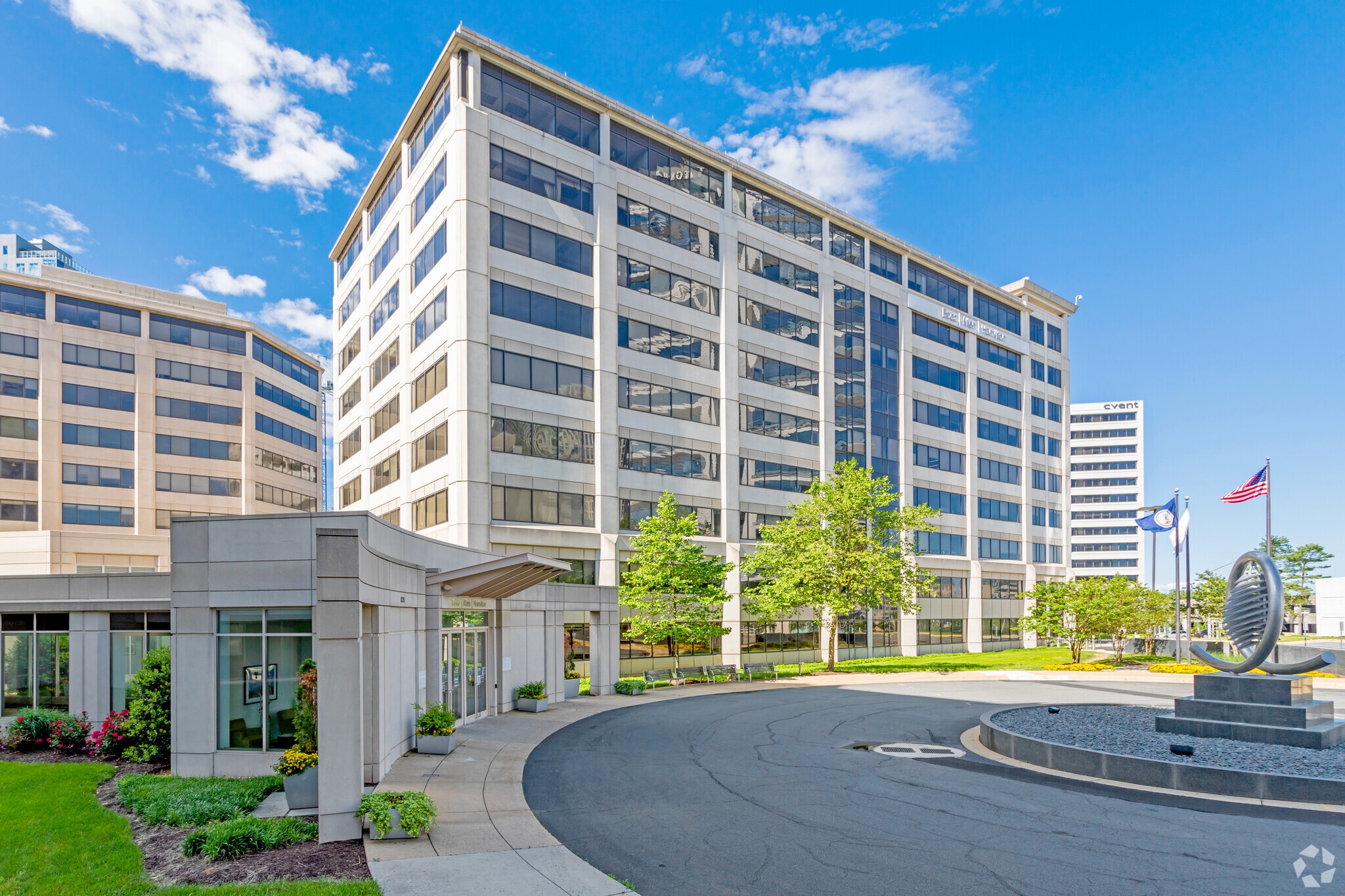 8283 Greensboro Dr, McLean, VA à louer Photo principale– Image 1 sur 5