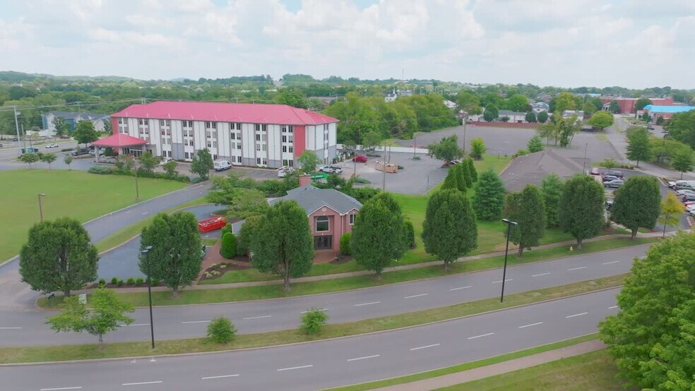 103 Bluegrass Commons Blvd, Hendersonville, TN à louer - Vidéo sur l’annonce professionnelle – Image 2 sur 4