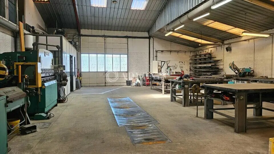 Local d'activités dans Castelnaudary à vendre - Photo de l’immeuble – Image 3 sur 8