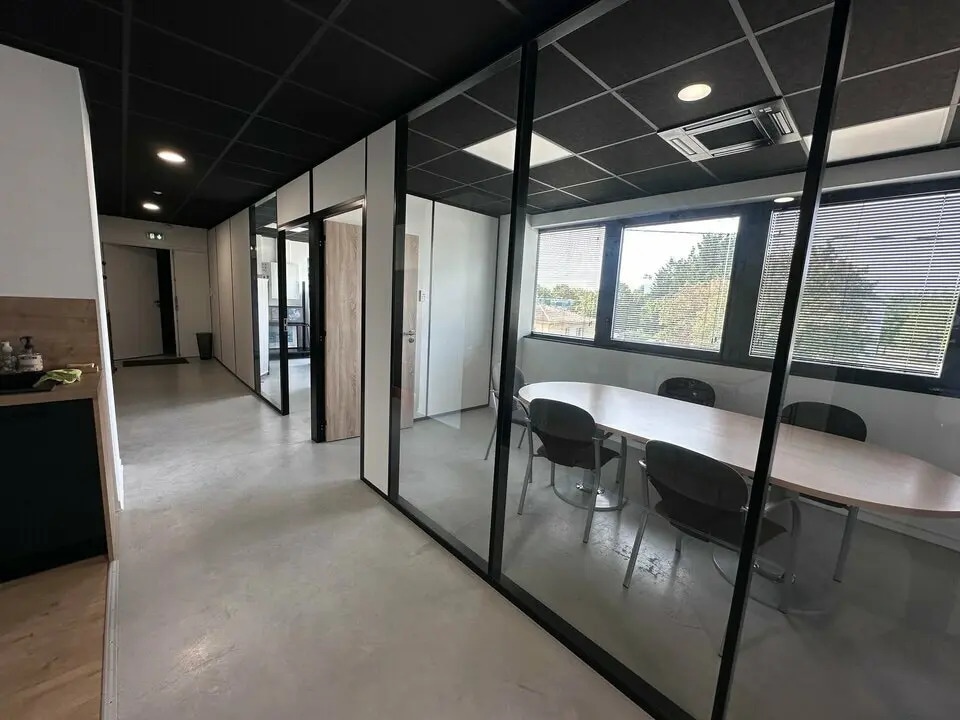 Bureau dans Artigues-près-Bordeaux à vendre Photo de l’immeuble– Image 1 sur 8