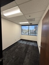 23101 Lake Center Dr, Lake Forest, CA à louer Photo intérieure– Image 2 sur 5