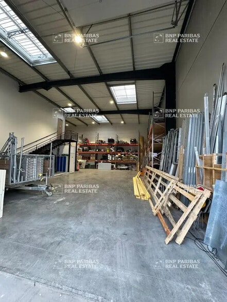 Local d’activités dans LA CHAPELLE-D'ARMENTIERES à louer - Photo de l’immeuble – Image 2 sur 4