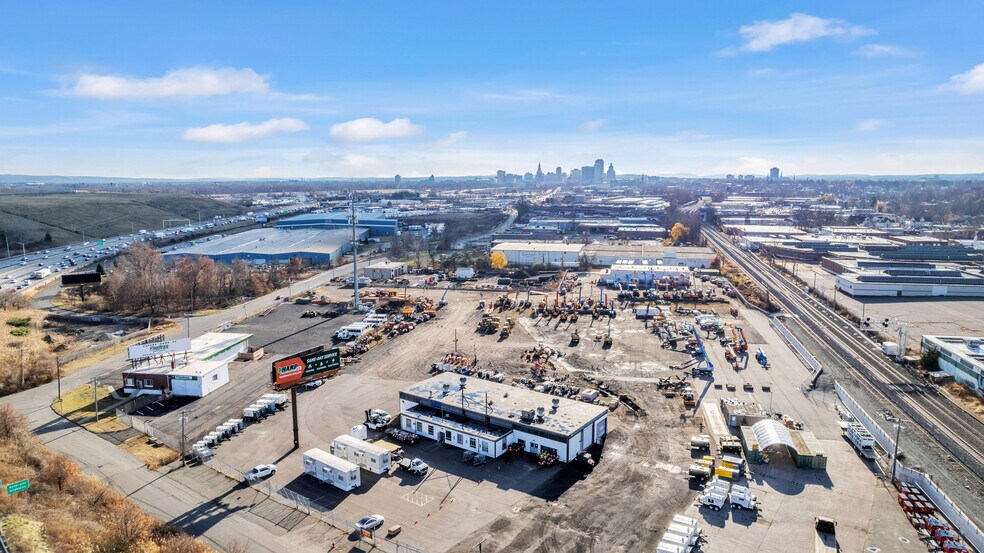 321 W Service Rd, Hartford, CT à vendre - Photo de l’immeuble – Image 1 sur 9