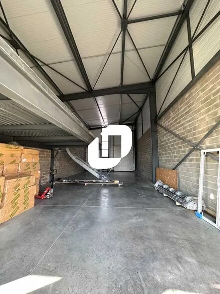 Local d’activités dans Beychac-et-Caillau à louer - Photo de l’immeuble – Image 2 sur 5