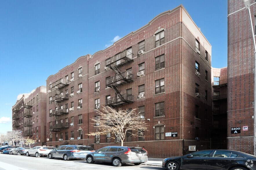 2400 Davidson Ave, Bronx, NY à louer - Photo de l’immeuble – Image 3 sur 4