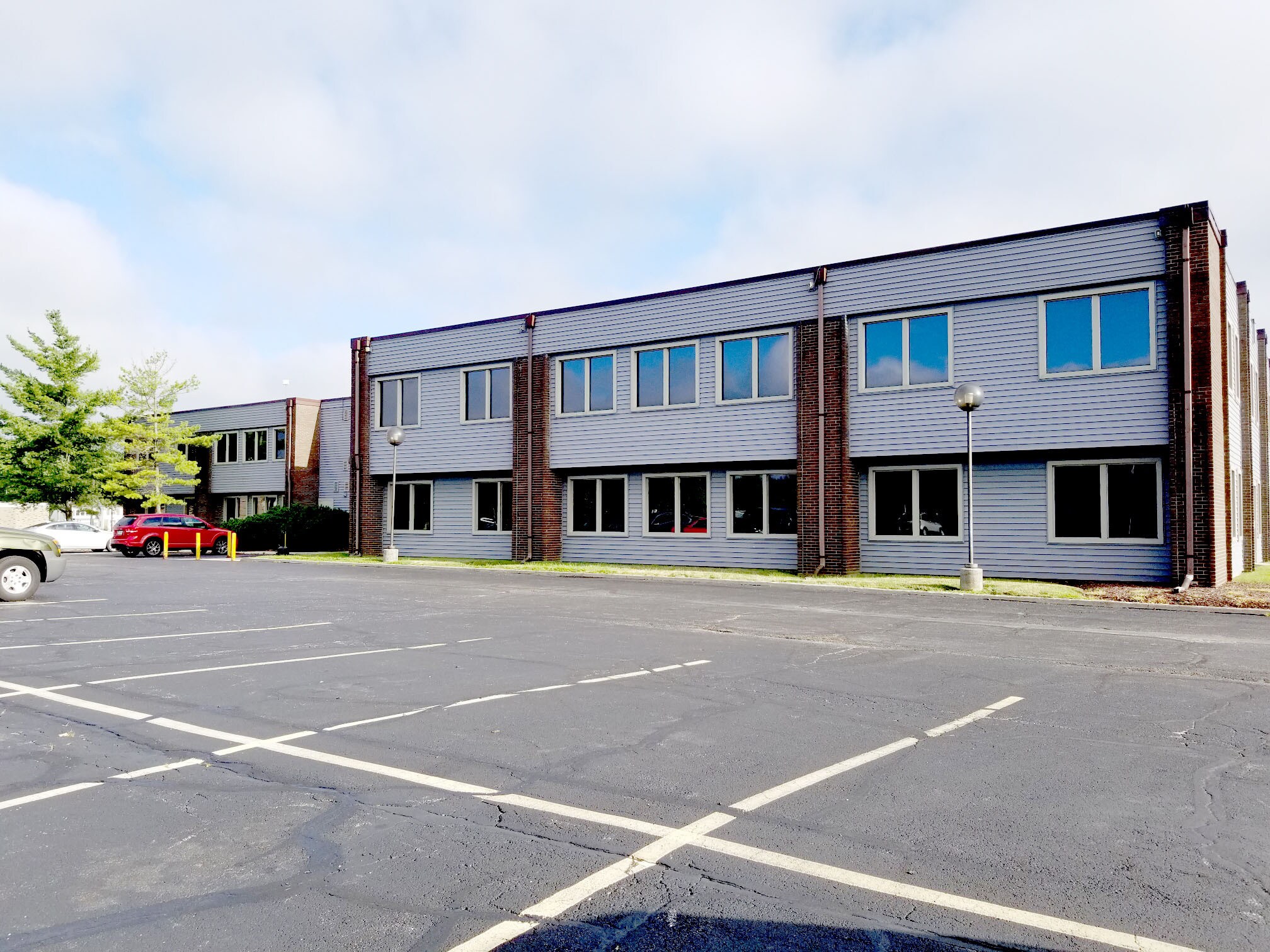2250 Lake Ave, Fort Wayne, IN à louer Photo de l’immeuble– Image 1 sur 3