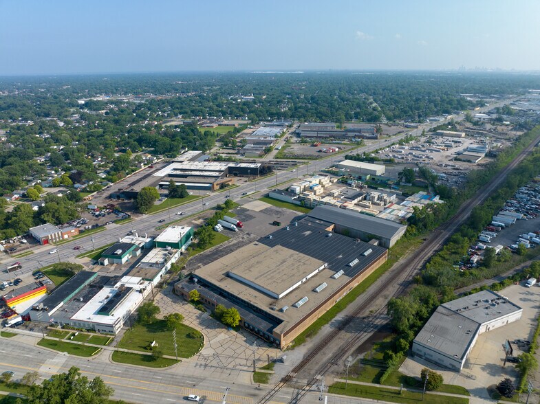 12850 E 9 Mile Rd, Warren, MI à vendre - Photo de l’immeuble – Image 2 sur 2