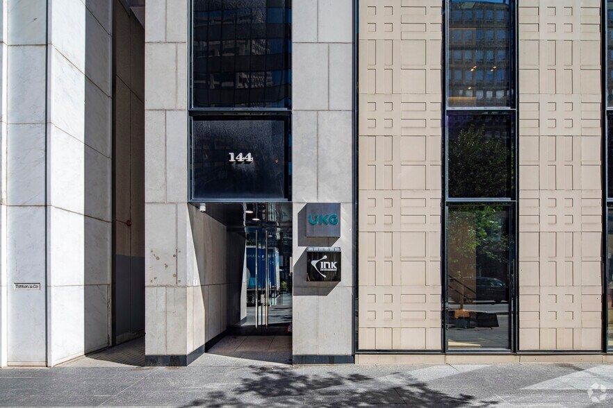 144-146 Bloor St W, Toronto, ON à louer - Photo de l’immeuble – Image 3 sur 6