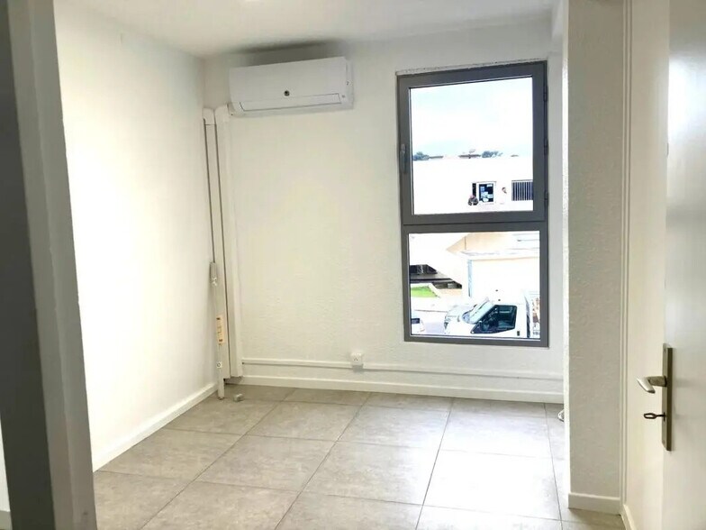 2208 Route De Grasse, Antibes à louer - Photo de l’immeuble – Image 3 sur 4