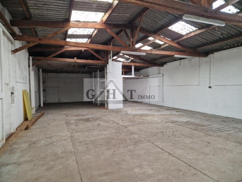 Industriel/Logistique dans Domont à vendre - Photo de l’immeuble – Image 2 sur 3