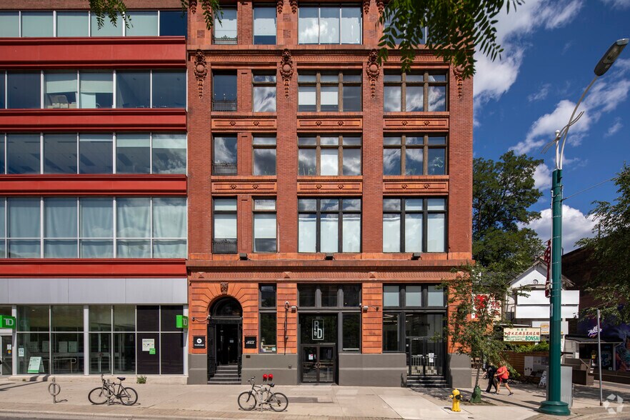 241 Spadina Ave, Toronto, ON à louer - Photo de l’immeuble – Image 3 sur 6