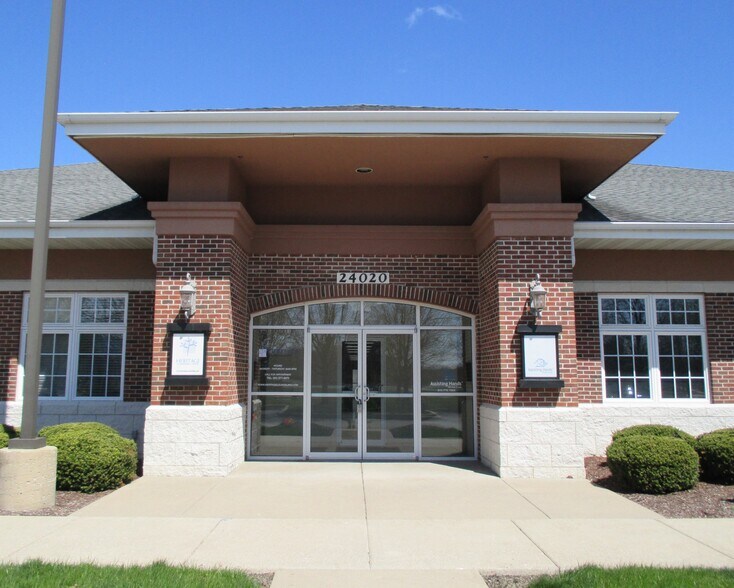 24020 W Riverwalk Ct, Plainfield, IL à vendre - Photo principale – Image 1 sur 6