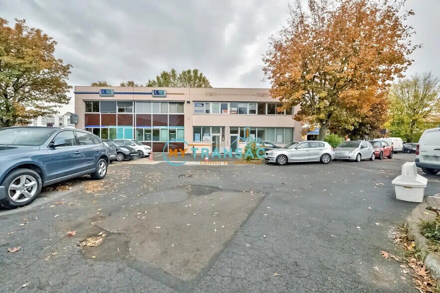 Local d’activités dans Torcy à louer - Photo de l’immeuble – Image 2 sur 5