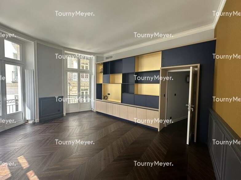 2 Rue Crébillon, Nantes à louer - Photo de l’immeuble – Image 3 sur 6