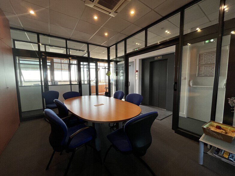 Bureau dans Bordeaux à louer - Photo de l’immeuble – Image 2 sur 9