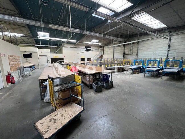 Plus de détails pour Local d’activités à vendre