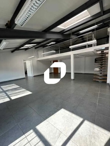 Bureau dans Chambourcy à louer - Photo de l’immeuble – Image 3 sur 8