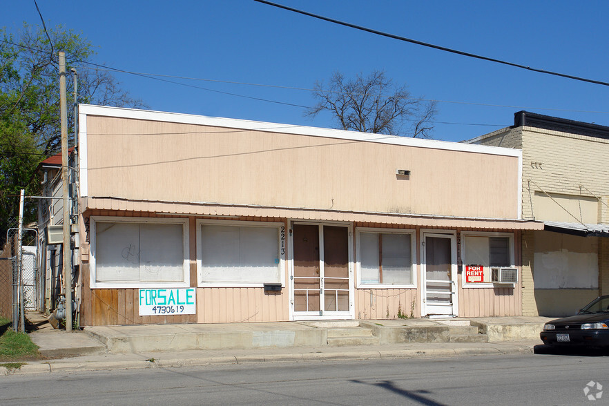 2211-2213 S Flores St, San Antonio, TX à vendre - Photo de l’immeuble – Image 2 sur 17