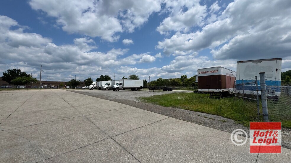 905 Miami St, Akron, OH à vendre - Photo de l’immeuble – Image 2 sur 18