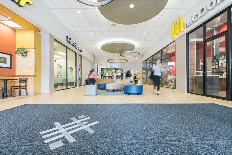 555 Sixth St, New Westminster, BC à louer - Photo intérieure – Image 1 sur 5