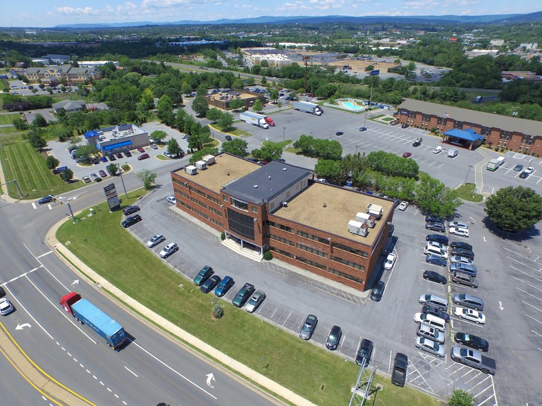 158 Front Royal Pike, Winchester, VA à louer - Photo de l’immeuble – Image 3 sur 5