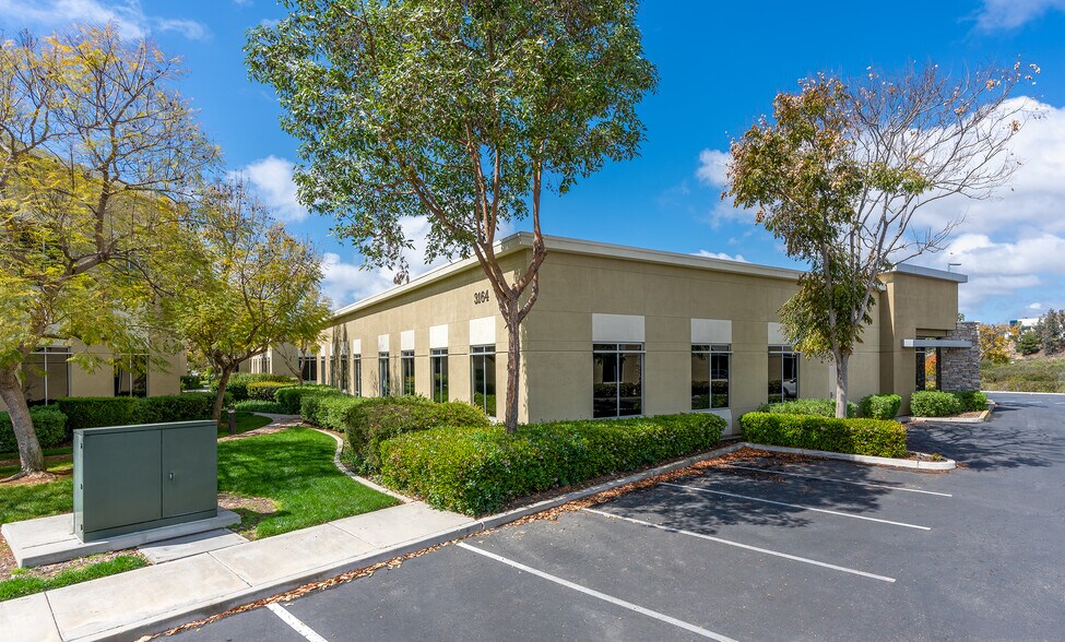 3164 Lionshead Ave, Carlsbad, CA à louer - Photo de l’immeuble – Image 3 sur 39