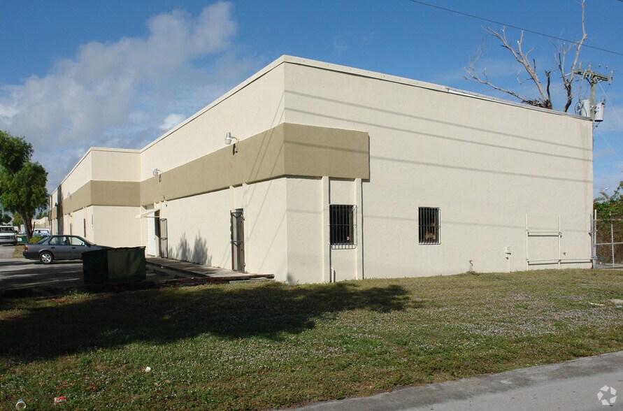 1107 53rd Ct S, Mangonia Park, FL à louer - Photo de l’immeuble – Image 2 sur 47
