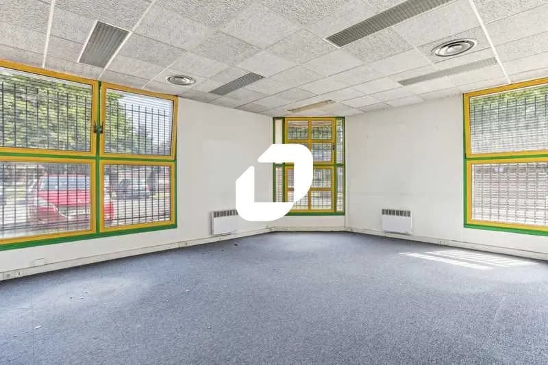 7 Avenue Du General De Gaulle, Lisses à louer - Photo de l’immeuble – Image 2 sur 14