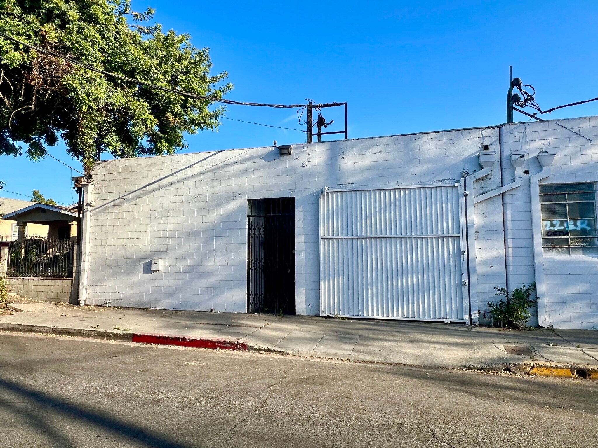 3332 14th St, Los Angeles, CA à vendre Photo de l’immeuble– Image 1 sur 18