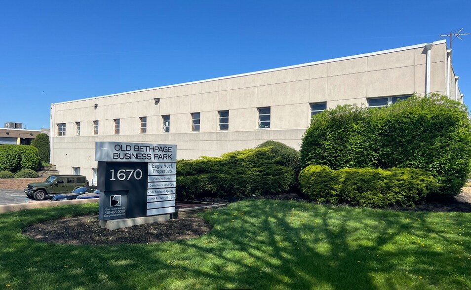 1670 Old Country Rd, Plainview, NY à louer - Photo de l’immeuble – Image 1 sur 14