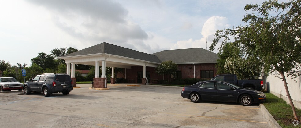 148 Hector Ave, Gretna, LA à vendre - Photo de l’immeuble – Image 1 sur 5