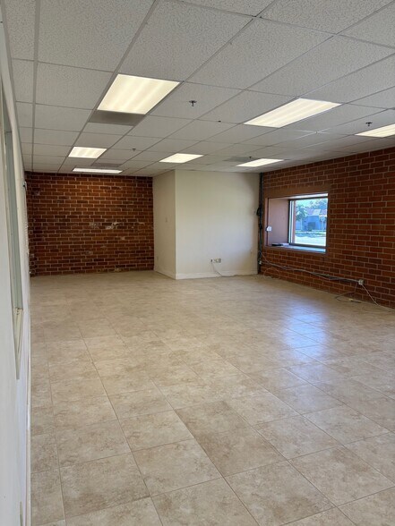 7608-7684 N Clybourn Ave, Sun Valley, CA à louer - Photo de l’immeuble – Image 2 sur 13