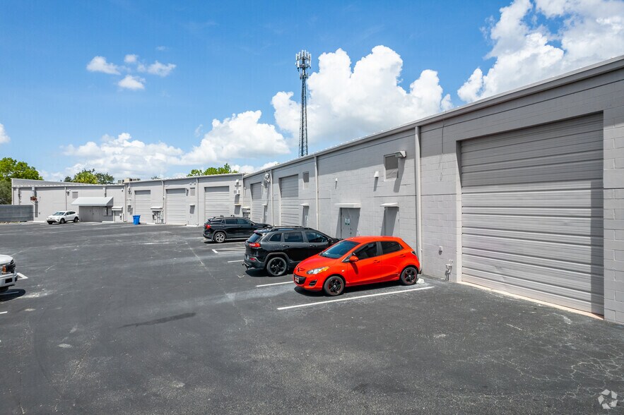 10060 Amberwood Rd, Fort Myers, FL à louer - Photo de l’immeuble – Image 3 sur 5
