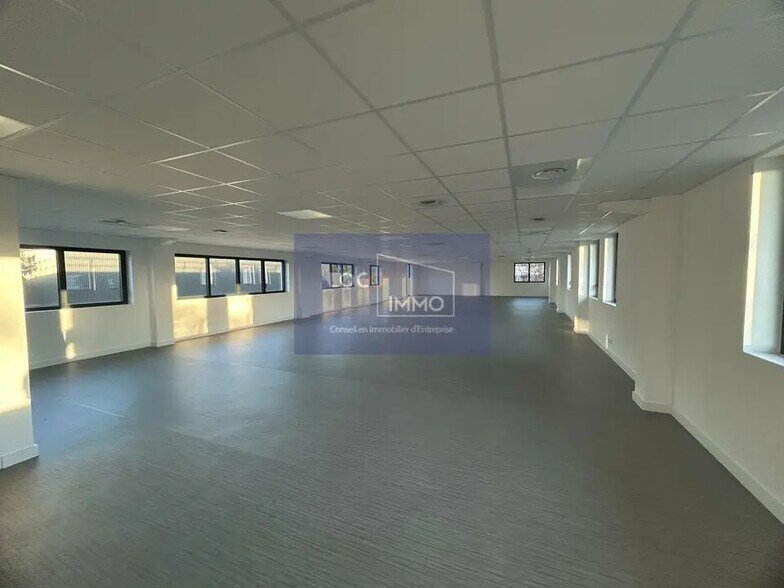 Local d’activités dans Gradignan à louer - Photo de l’immeuble – Image 3 sur 9