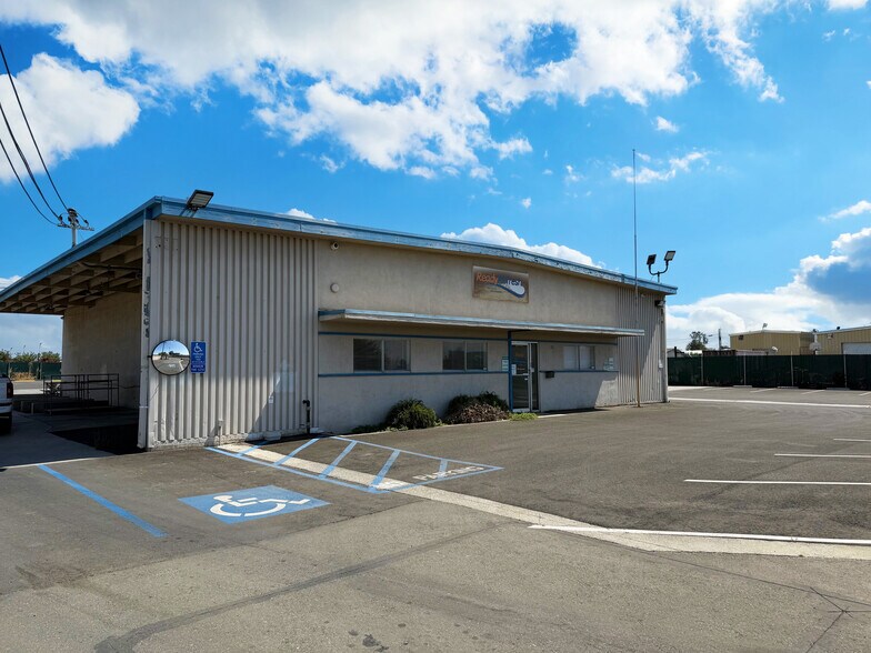 380 Lawson Rd, Bakersfield, CA à louer - Photo de l’immeuble – Image 2 sur 8