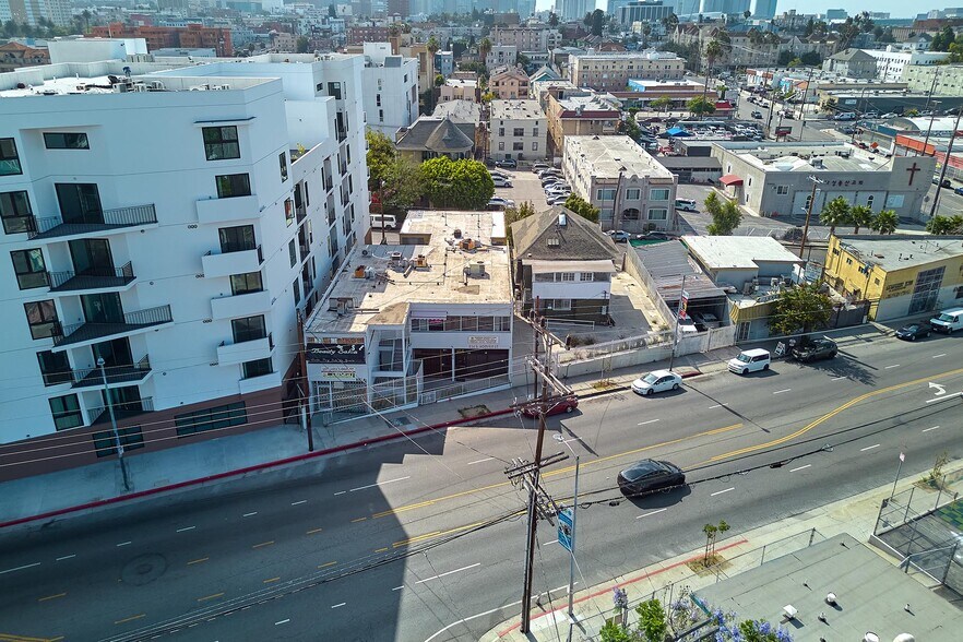 830 S Hoover St, Los Angeles, CA à vendre - Photo de l’immeuble – Image 2 sur 7