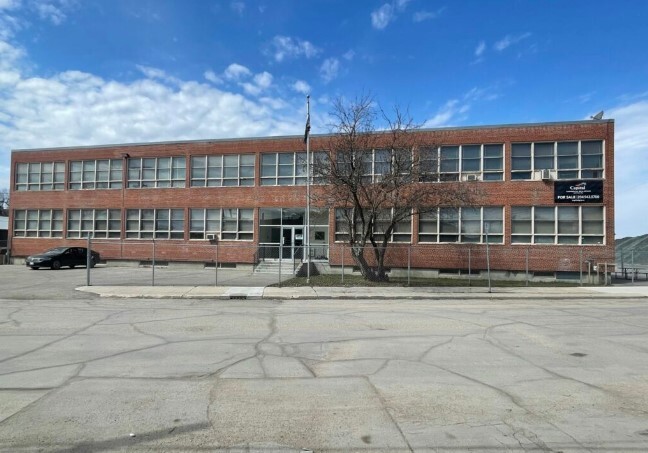 324 Lizzie St, Winnipeg, MB à vendre - Photo de l’immeuble – Image 1 sur 1