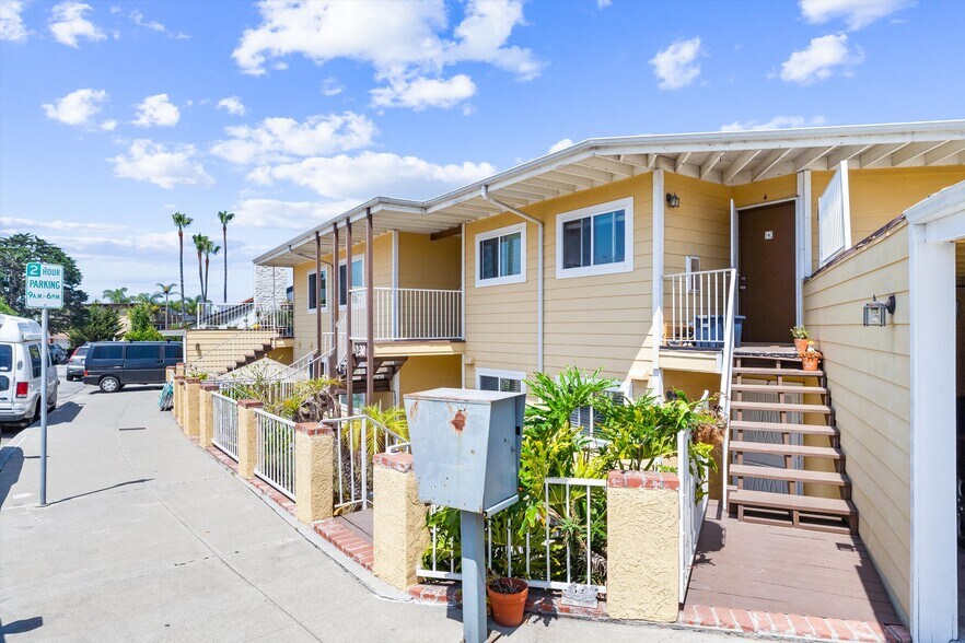 230 Avenida Montalvo, San Clemente, CA à vendre - Photo de l’immeuble – Image 3 sur 12