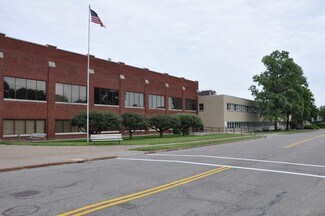 Plus de détails pour 100 Carlson Rd, Rochester, NY - Local d'activités à louer