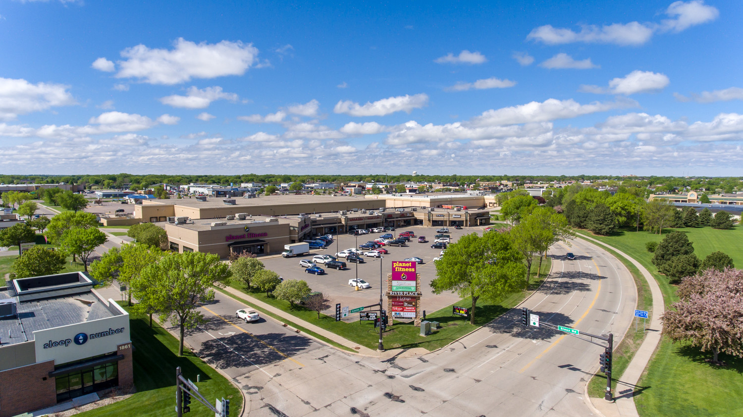 1809-1859 Adams St, Mankato, MN à louer Aérien– Image 1 sur 7