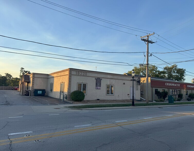 18220 Harwood Ave, Homewood, IL à vendre - Photo de l’immeuble – Image 2 sur 44